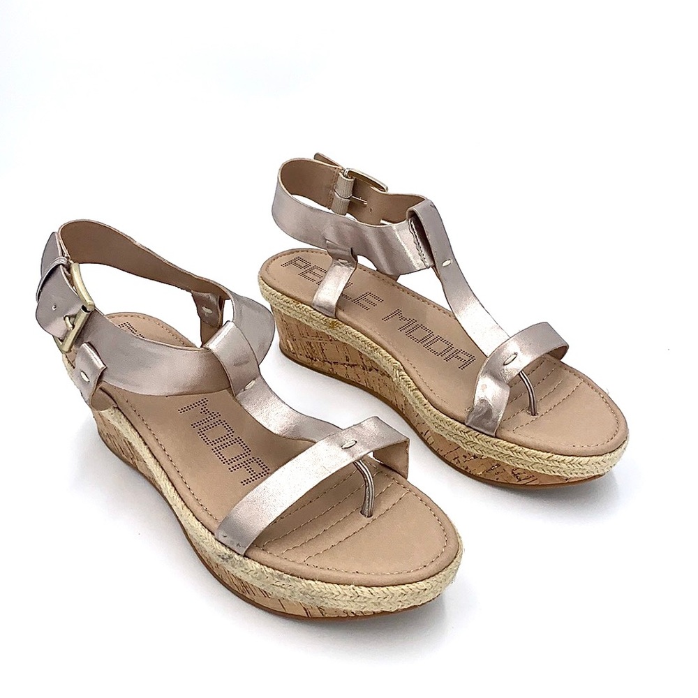 Pelle Moda Kann Platform Wedge T-Strap Sandals in Platinum Gold Size 8 1/2